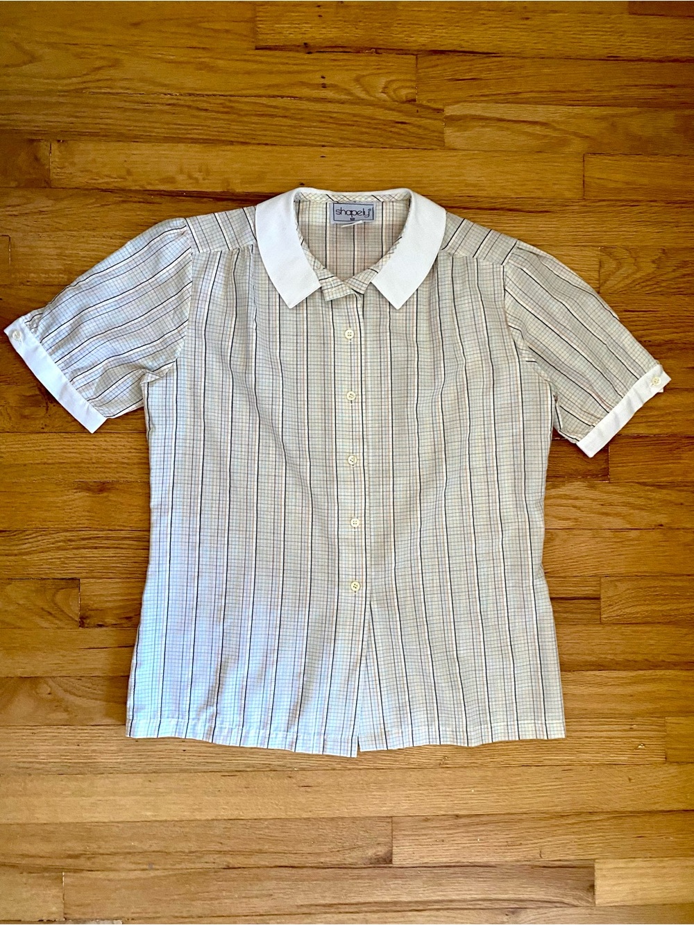 Vintage Shapely Plaid Short Sleeve Button Down Blouse White Collar (70s/80s)
